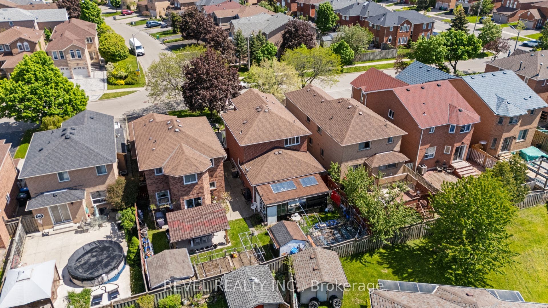1263 Bantham Street, Mississauga, Peel ON L5V 1Y8
