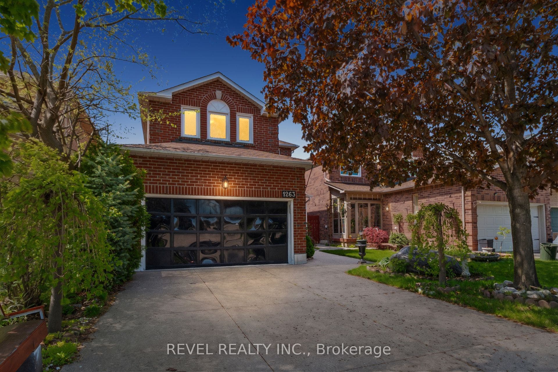 1263 Bantham Street, Mississauga, Peel ON L5V 1Y8