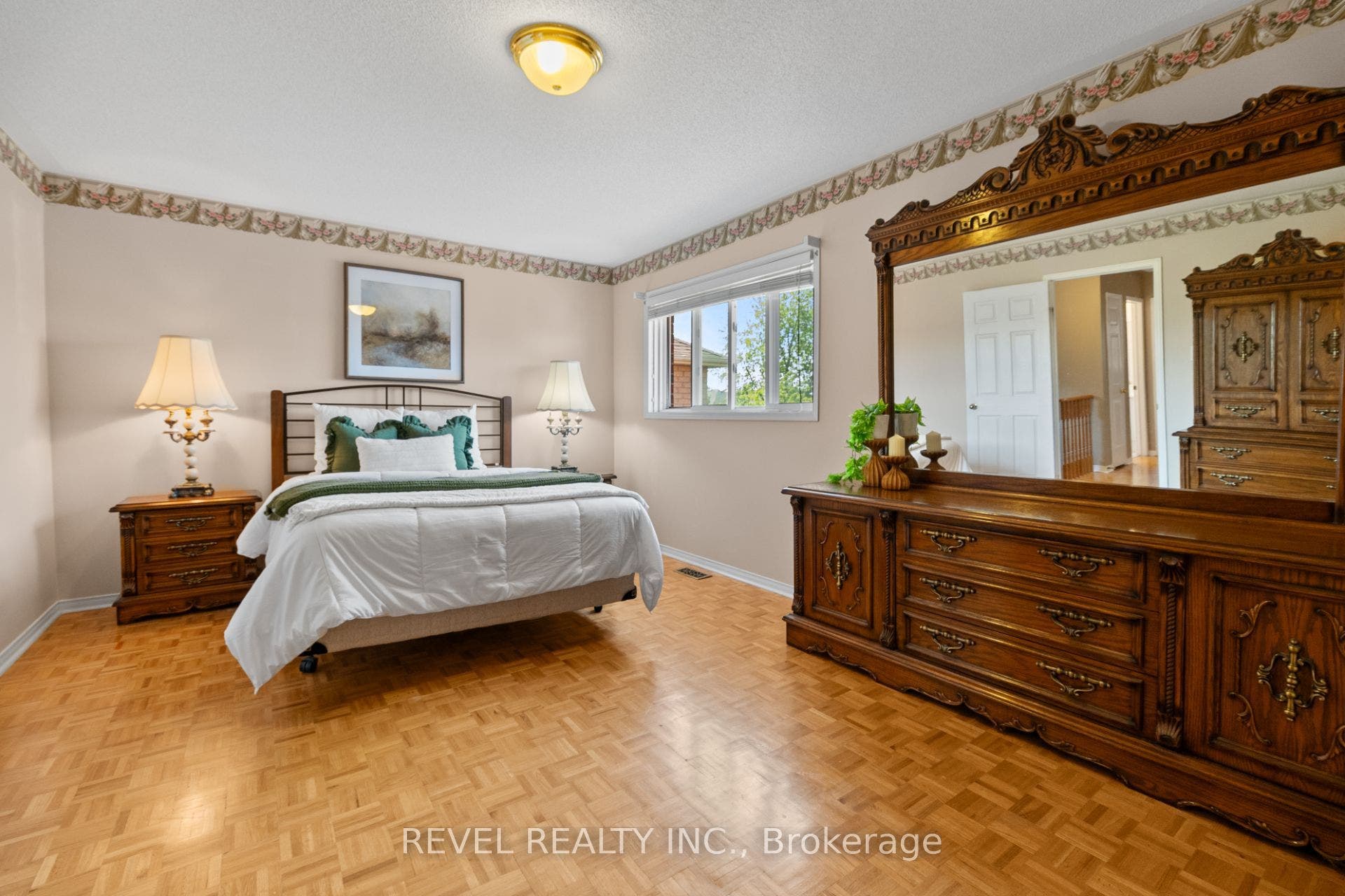 1263 Bantham Street, Mississauga, Peel ON L5V 1Y8