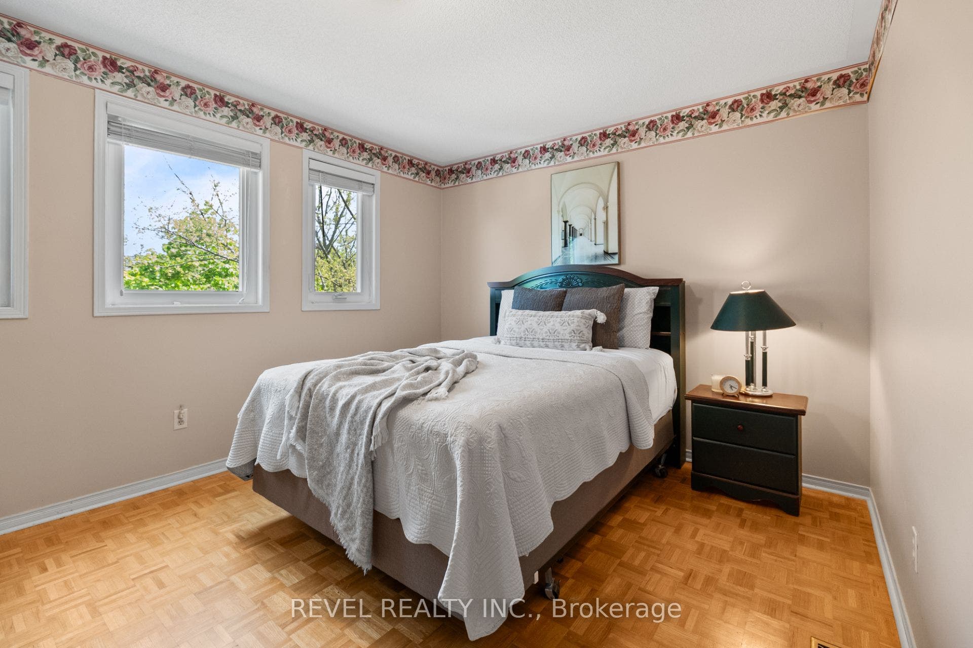 1263 Bantham Street, Mississauga, Peel ON L5V 1Y8