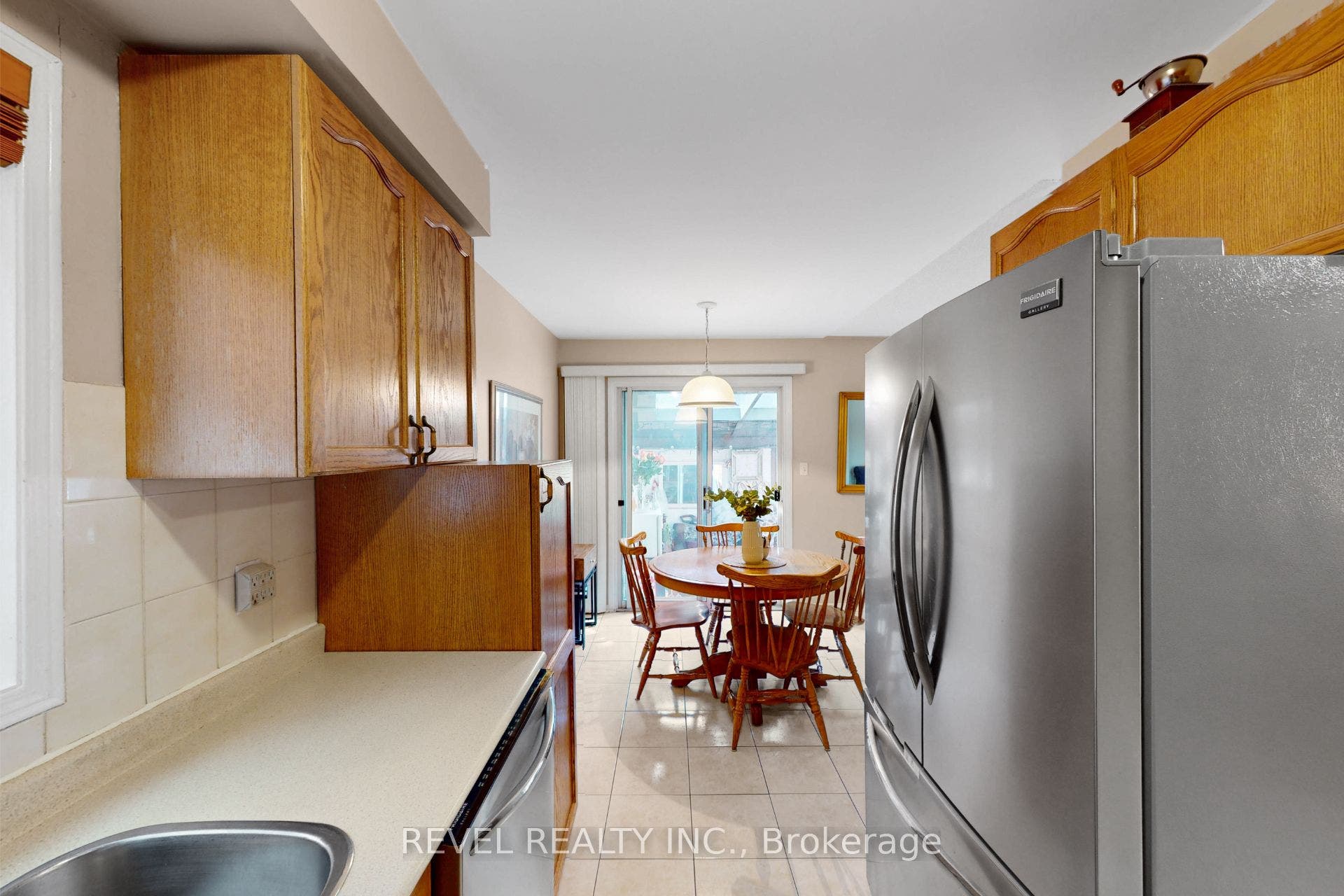 1263 Bantham Street, Mississauga, Peel ON L5V 1Y8