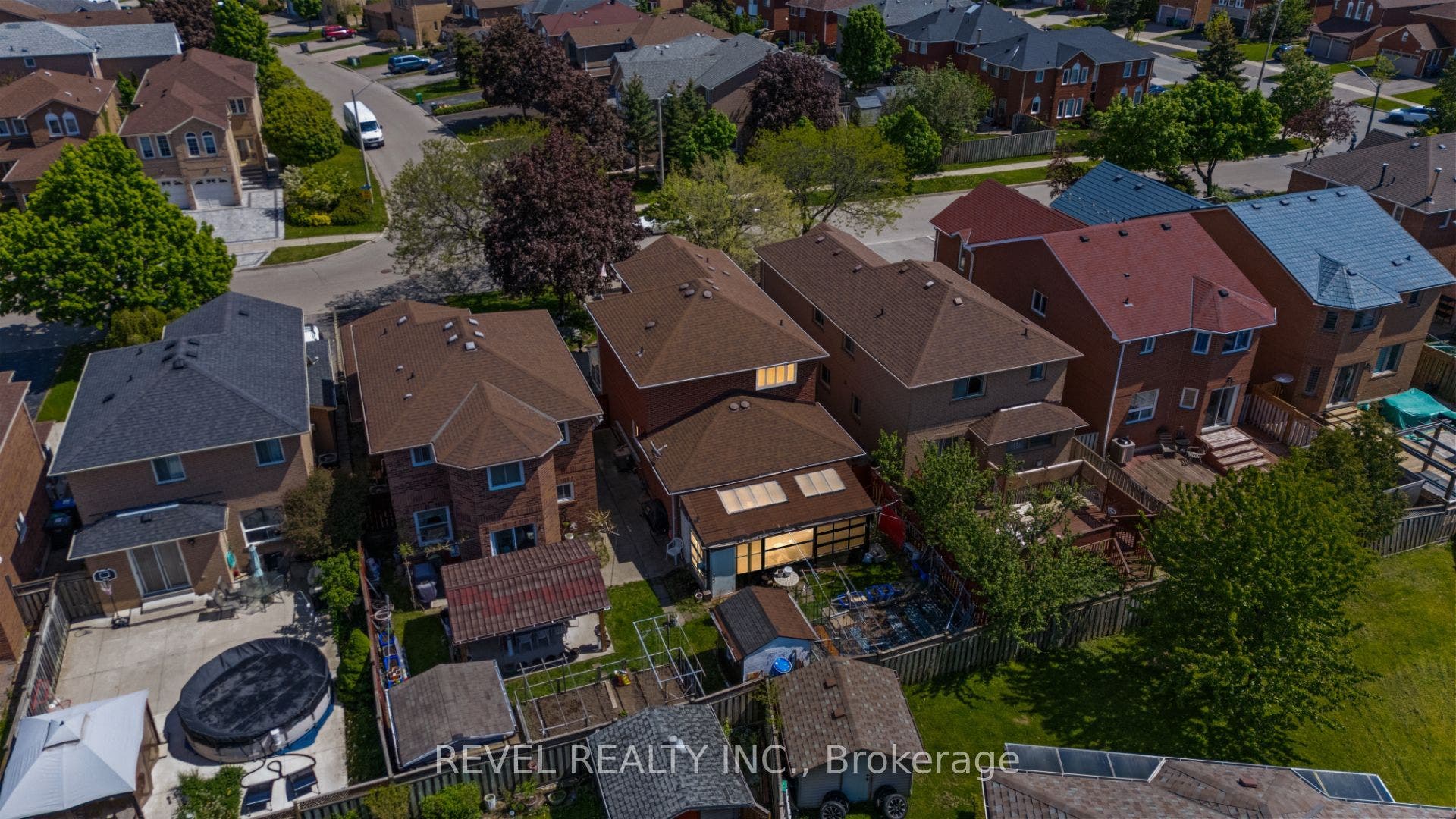 1263 Bantham Street, Mississauga, Peel ON L5V 1Y8