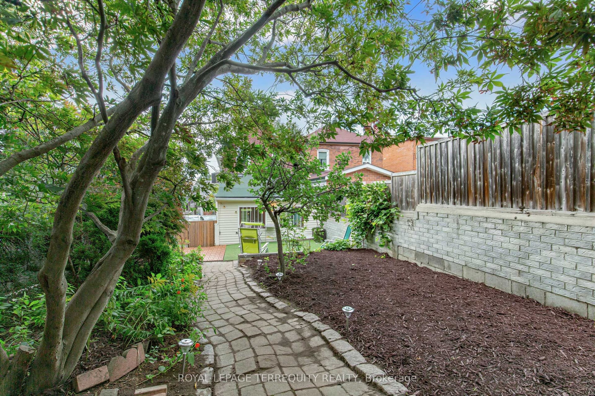 211 Blackthorn Avenue, Toronto W, Toronto ON M6N 3H7