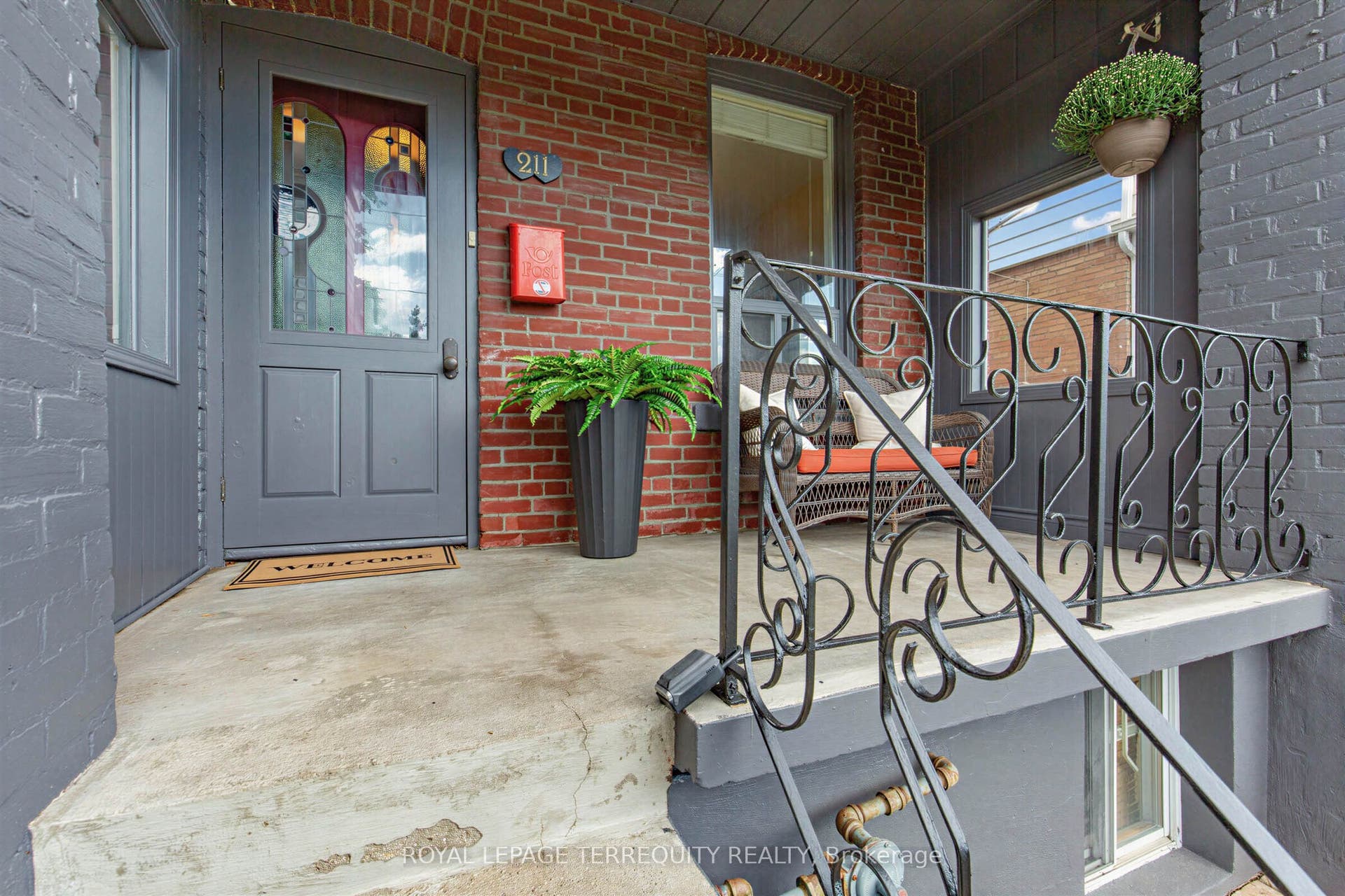 211 Blackthorn Avenue, Toronto W, Toronto ON M6N 3H7