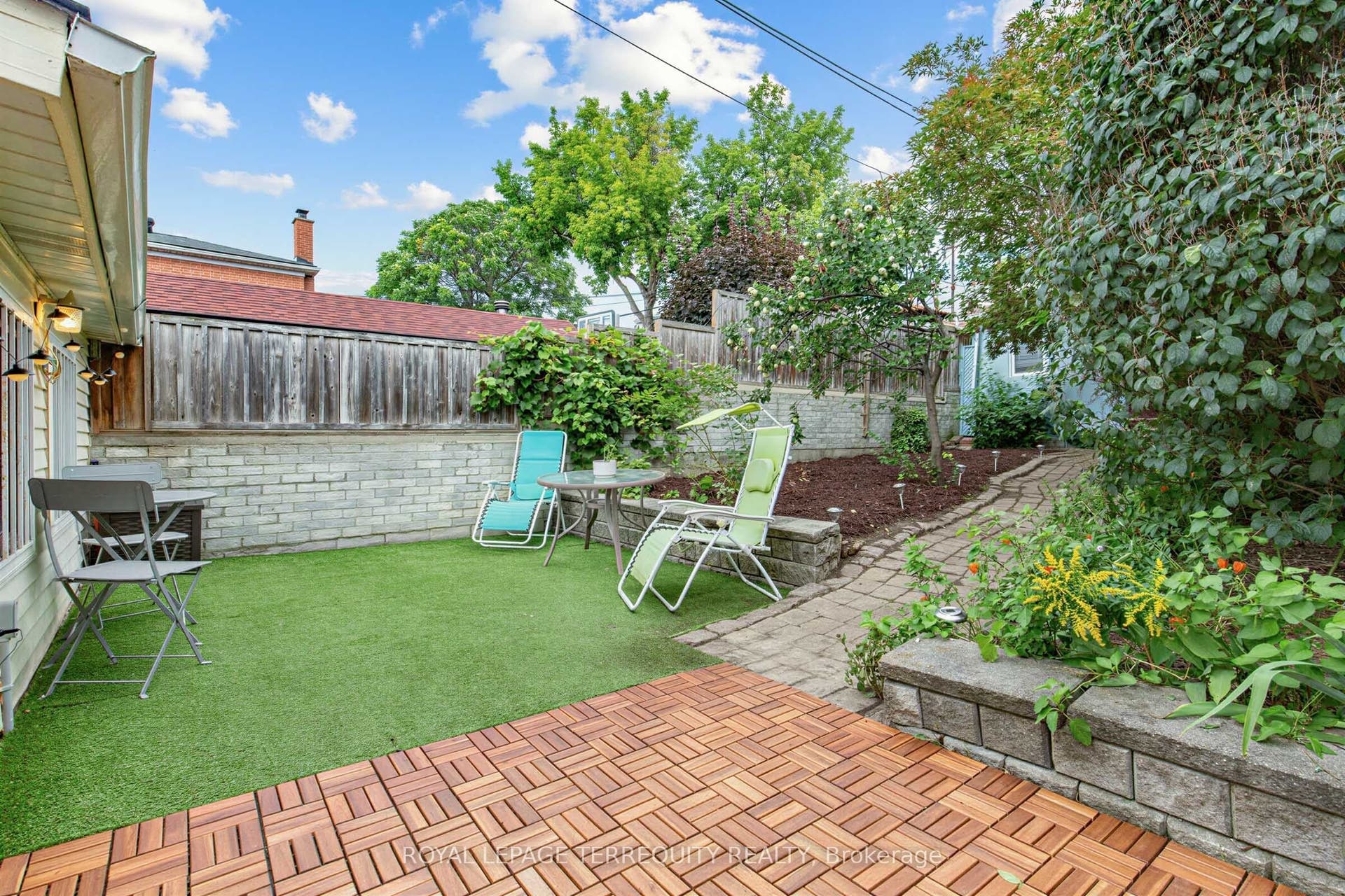 211 Blackthorn Avenue, Toronto W, Toronto ON M6N 3H7