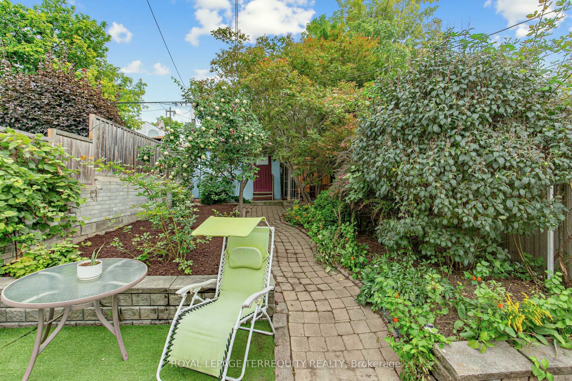 211 Blackthorn Avenue, Toronto W, Toronto ON M6N 3H7
