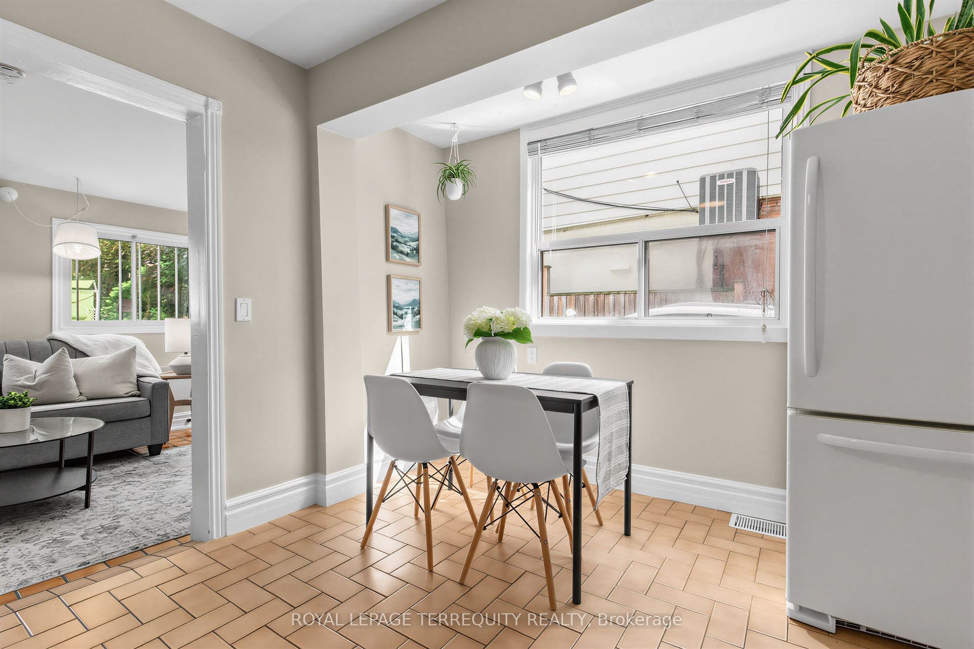 211 Blackthorn Avenue, Toronto W, Toronto ON M6N 3H7