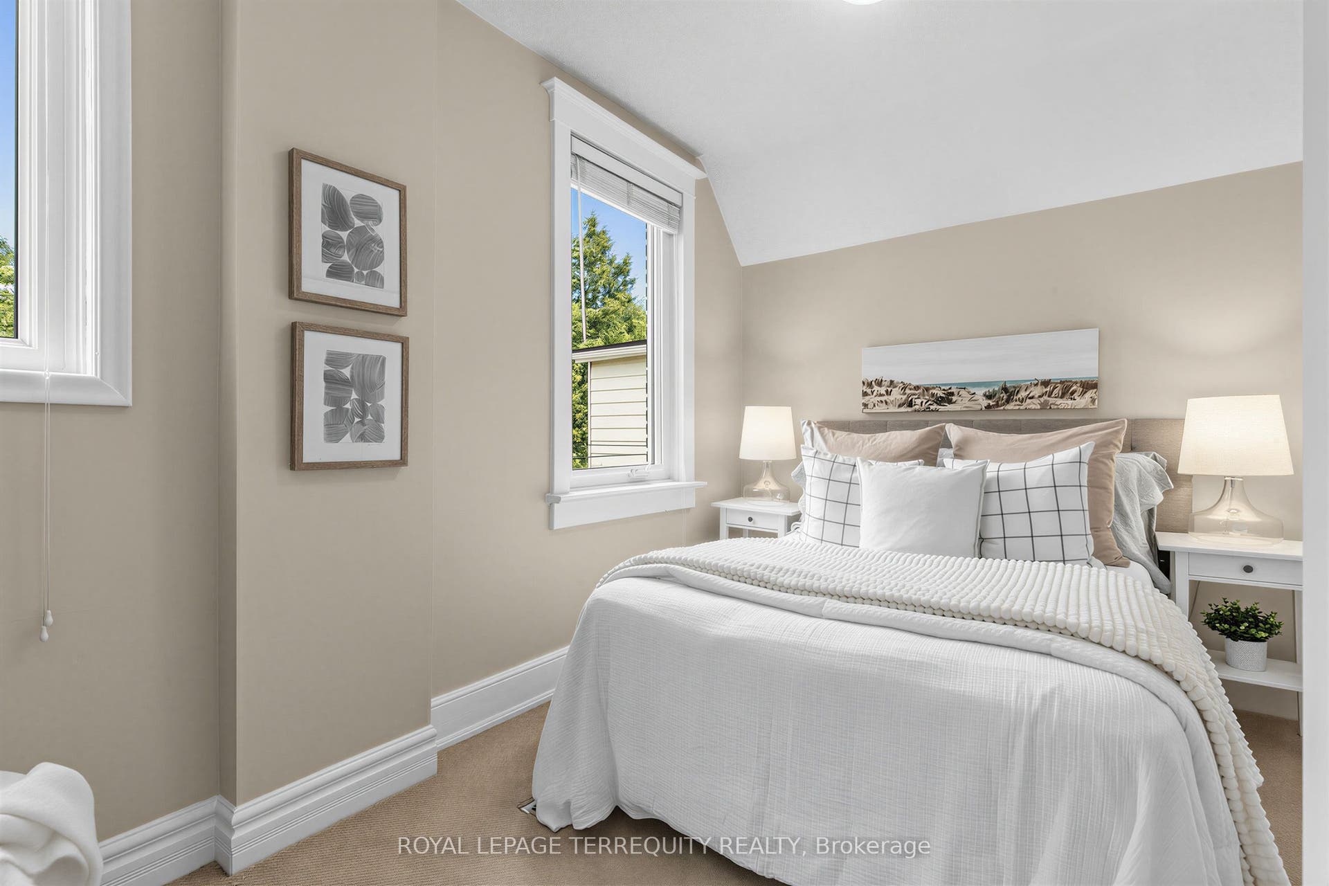 211 Blackthorn Avenue, Toronto W, Toronto ON M6N 3H7