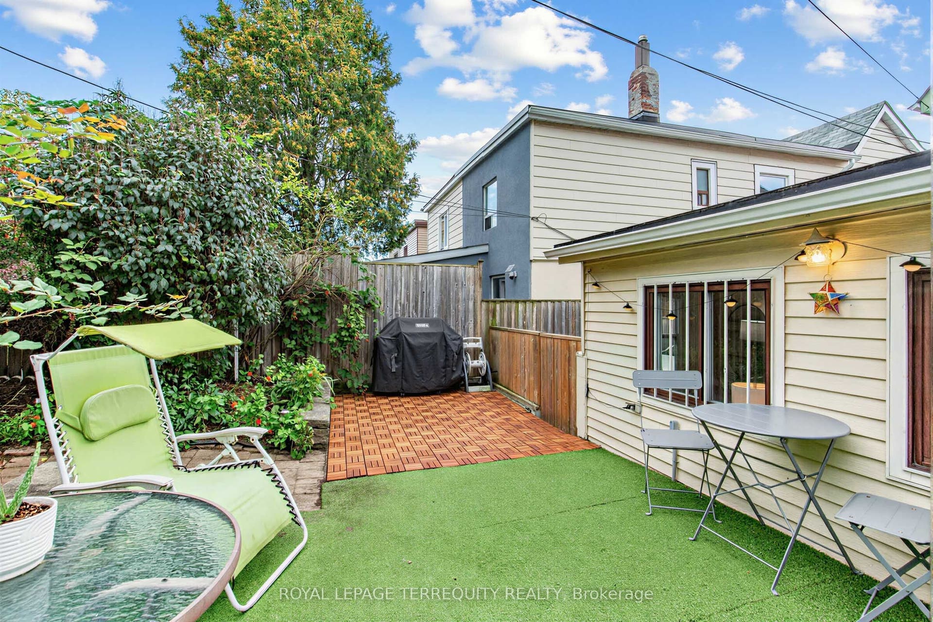 211 Blackthorn Avenue, Toronto W, Toronto ON M6N 3H7