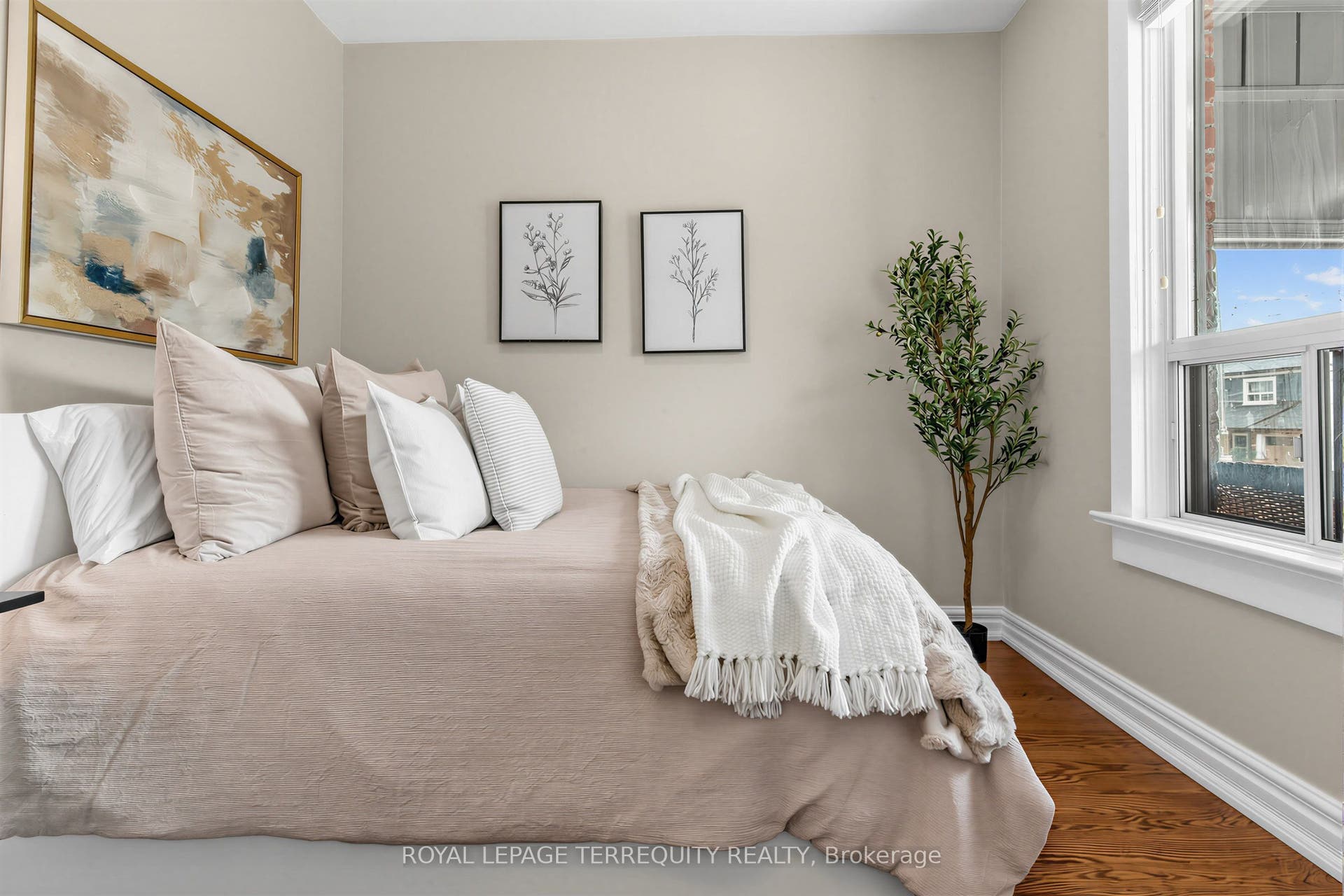 211 Blackthorn Avenue, Toronto W, Toronto ON M6N 3H7