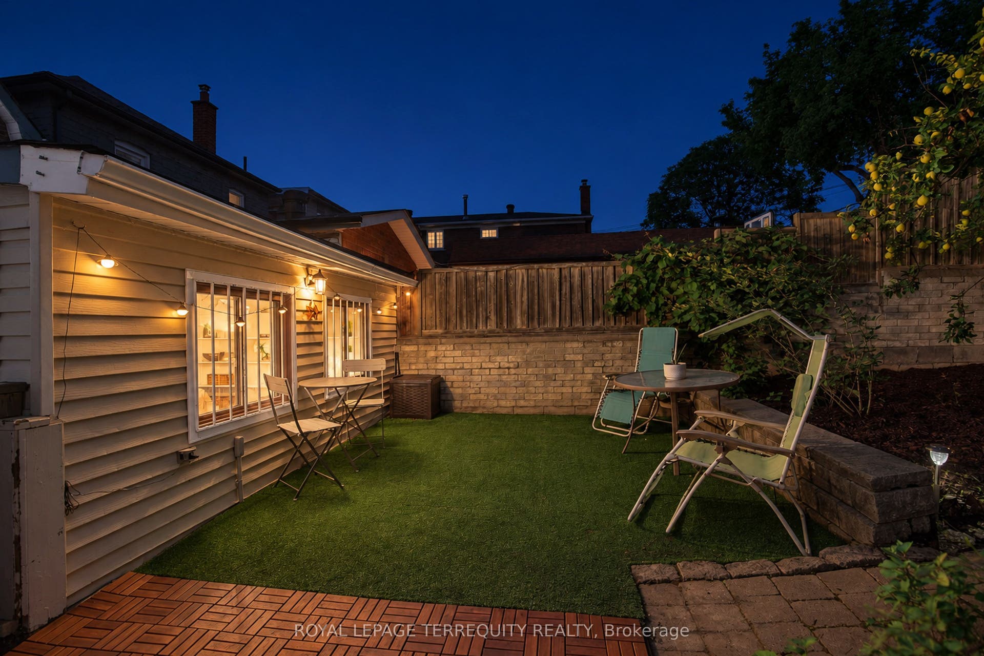 211 Blackthorn Avenue, Toronto W, Toronto ON M6N 3H7