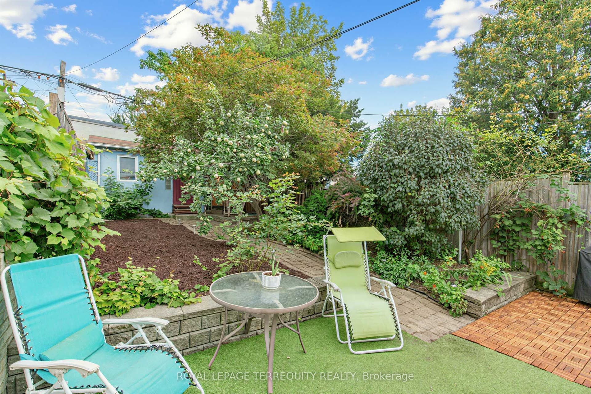 211 Blackthorn Avenue, Toronto W, Toronto ON M6N 3H7