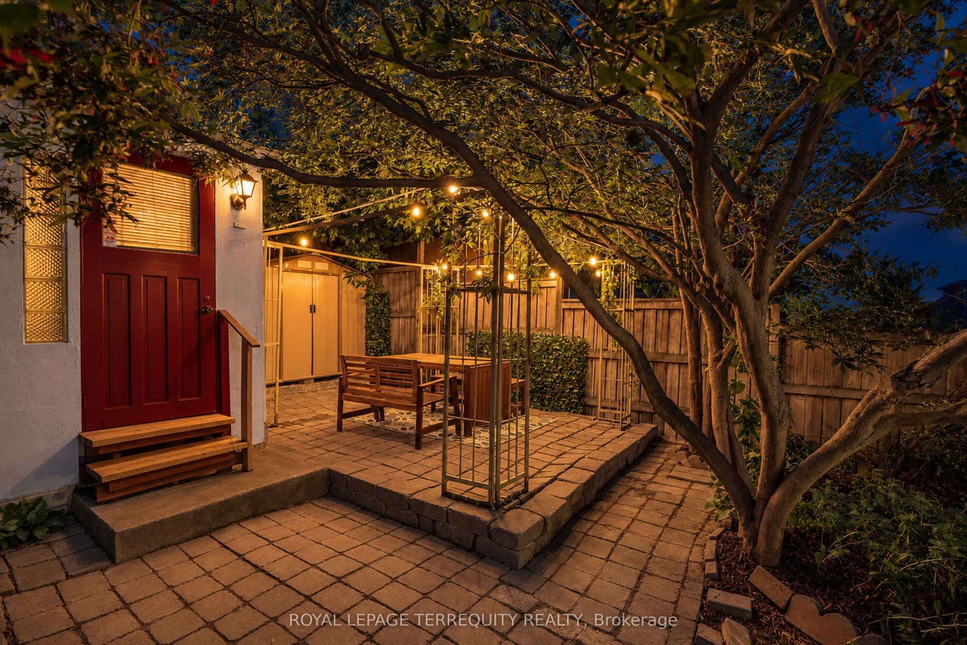 211 Blackthorn Avenue, Toronto W, Toronto ON M6N 3H7