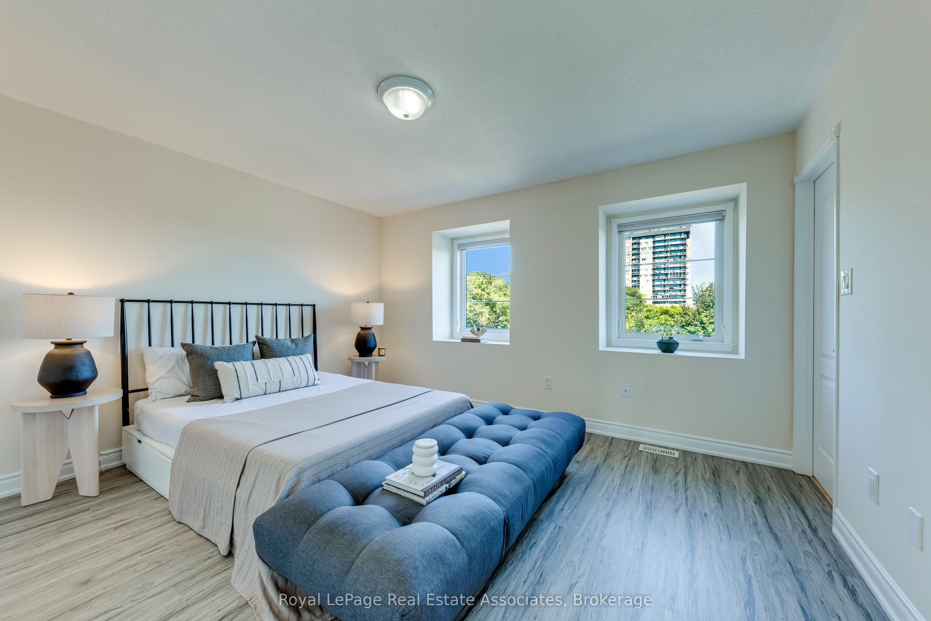2375 Truscott Drive, #1, Mississauga, Peel ON L5J 2B1