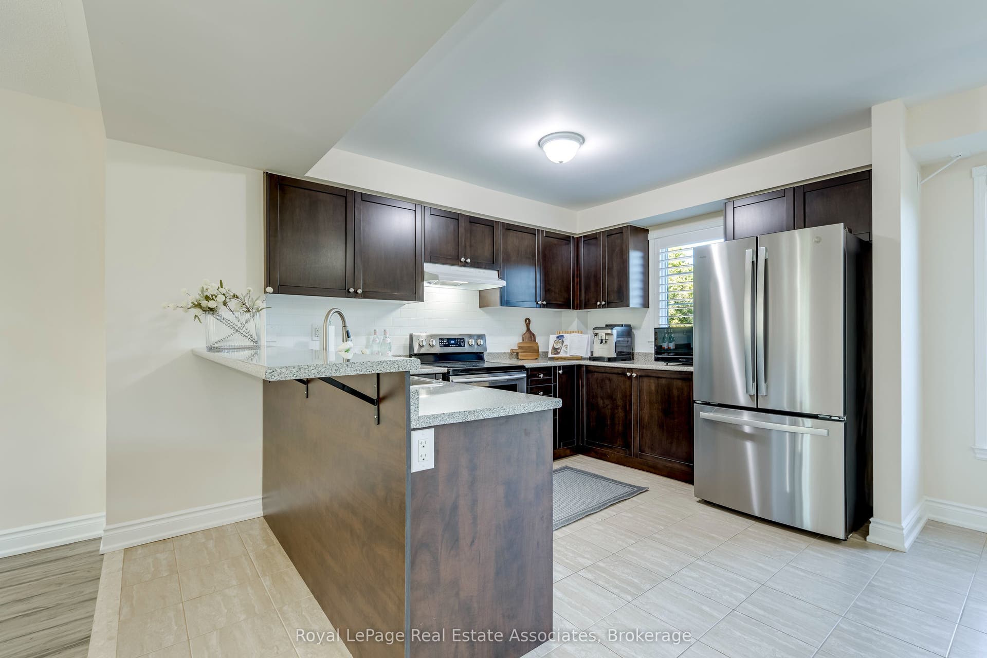 2375 Truscott Drive, #1, Mississauga, Peel ON L5J 2B1