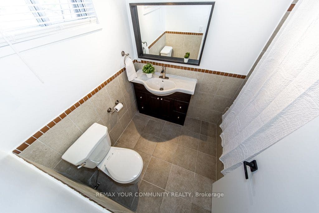 LOWER LEVEL-4PC BATH