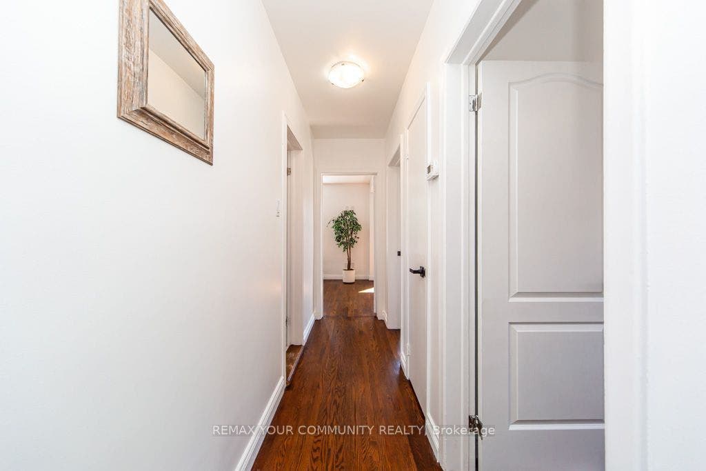 MAIN FLOOR - HALLWAY