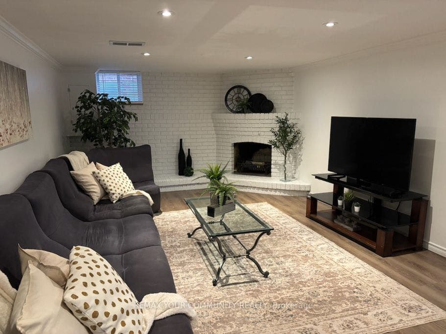 LARGE REC ROOM / FIREPLACE
