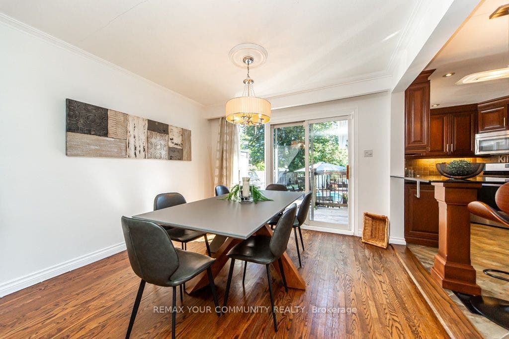 DINING AREA / WALK-OUT
