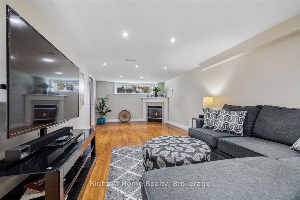 275 Kent Crescent, Burlington, Halton ON L7L 4T2