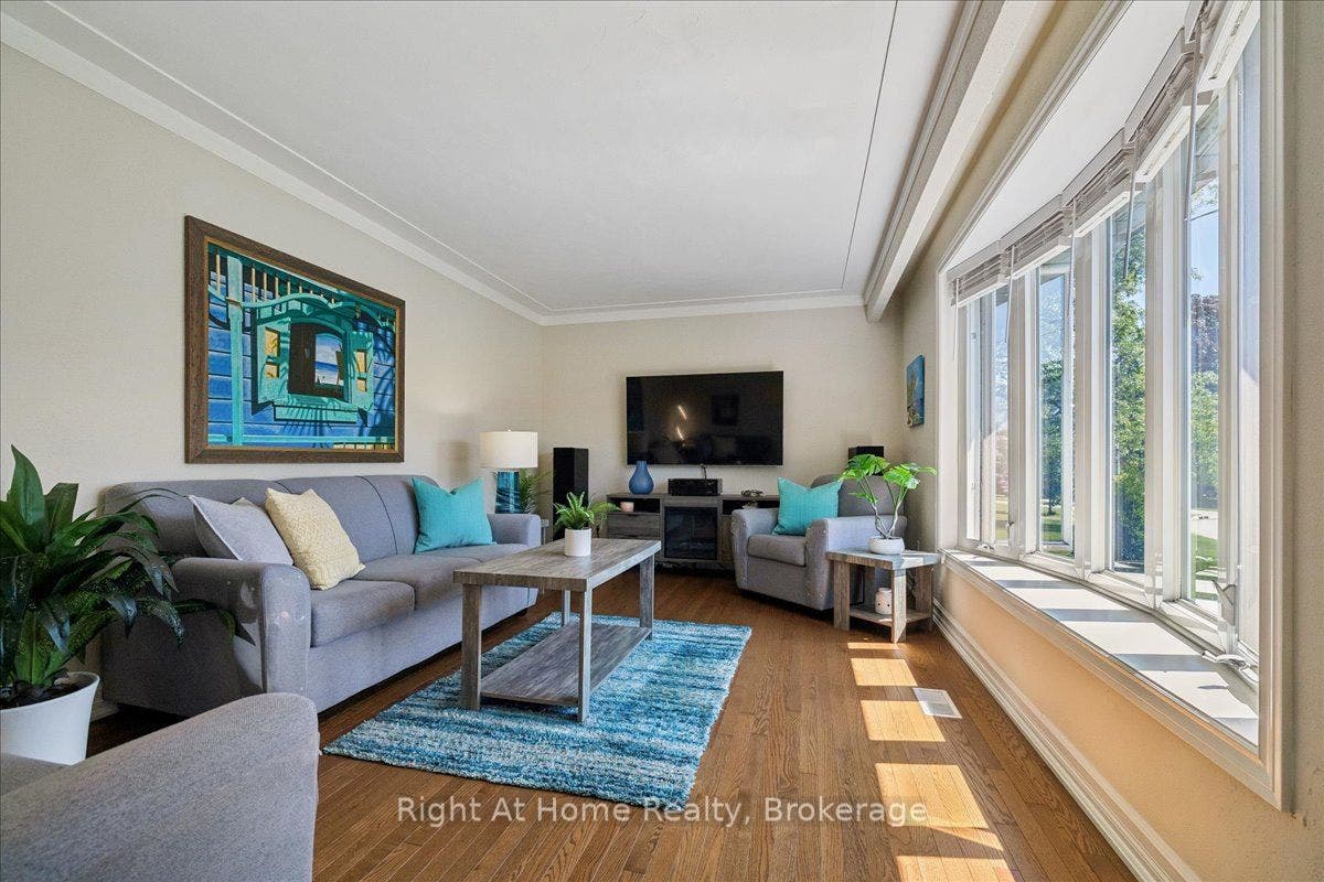 275 Kent Crescent, Burlington, Halton ON L7L 4T2