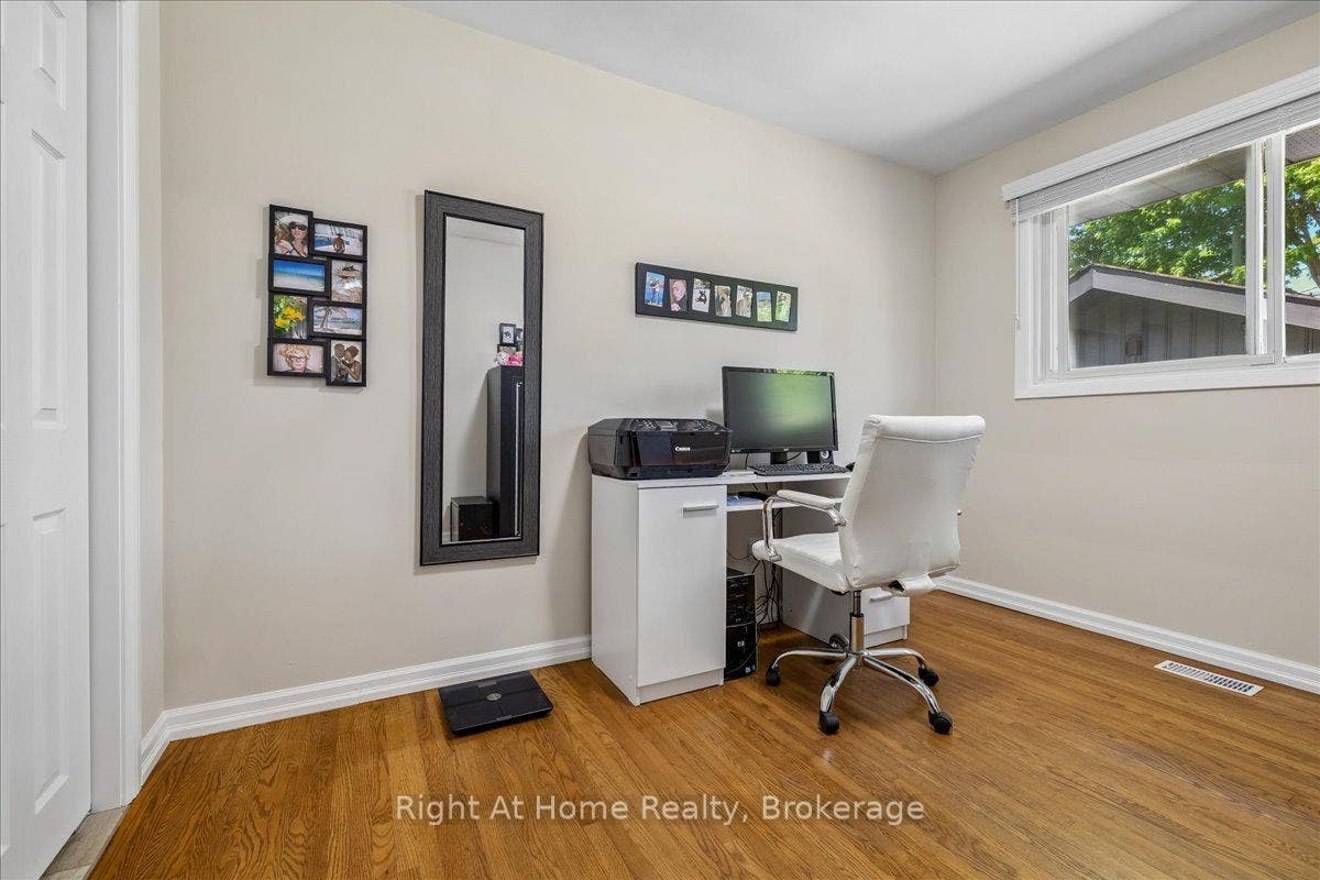 275 Kent Crescent, Burlington, Halton ON L7L 4T2