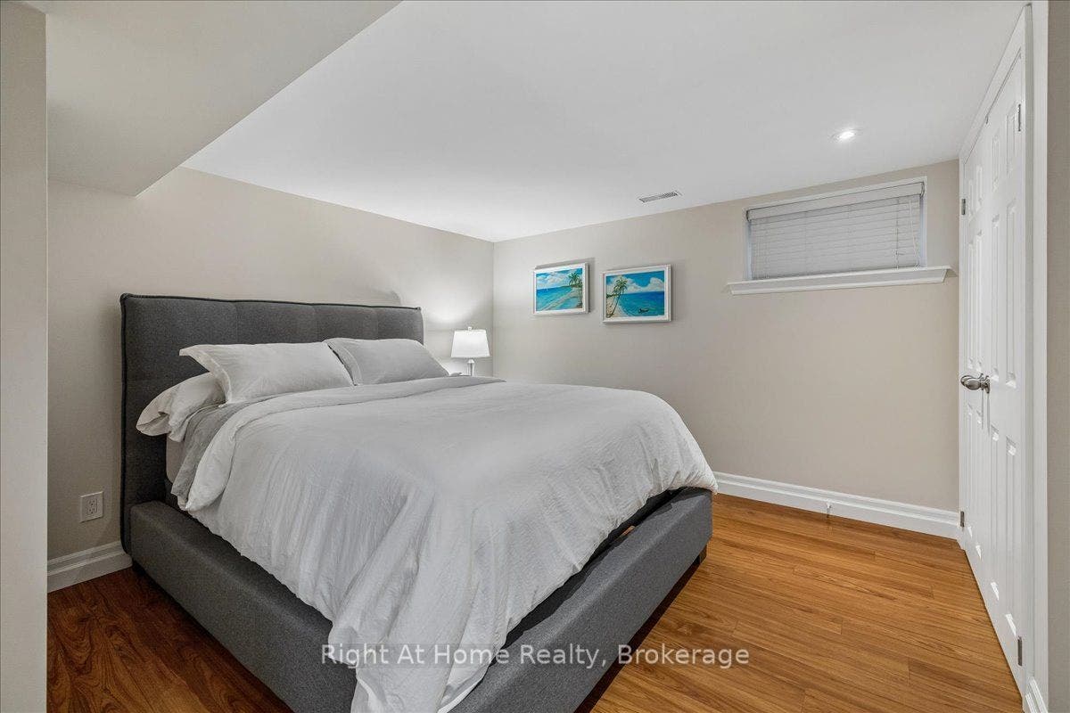275 Kent Crescent, Burlington, Halton ON L7L 4T2