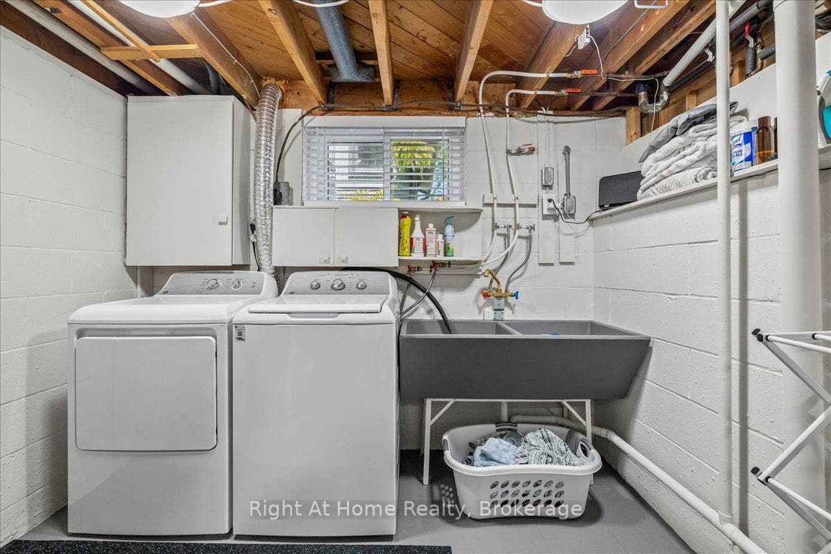 275 Kent Crescent, Burlington, Halton ON L7L 4T2