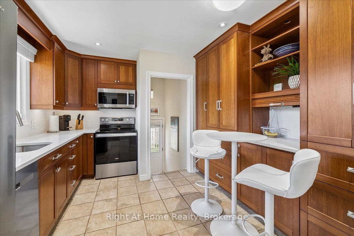 275 Kent Crescent, Burlington, Halton ON L7L 4T2