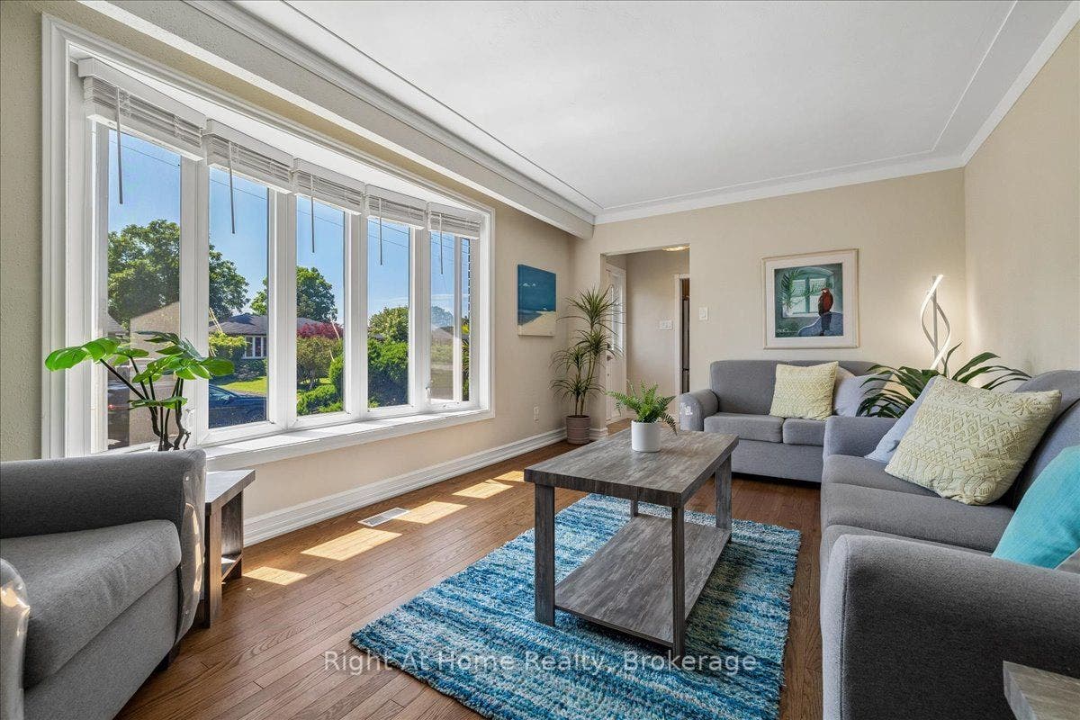 275 Kent Crescent, Burlington, Halton ON L7L 4T2