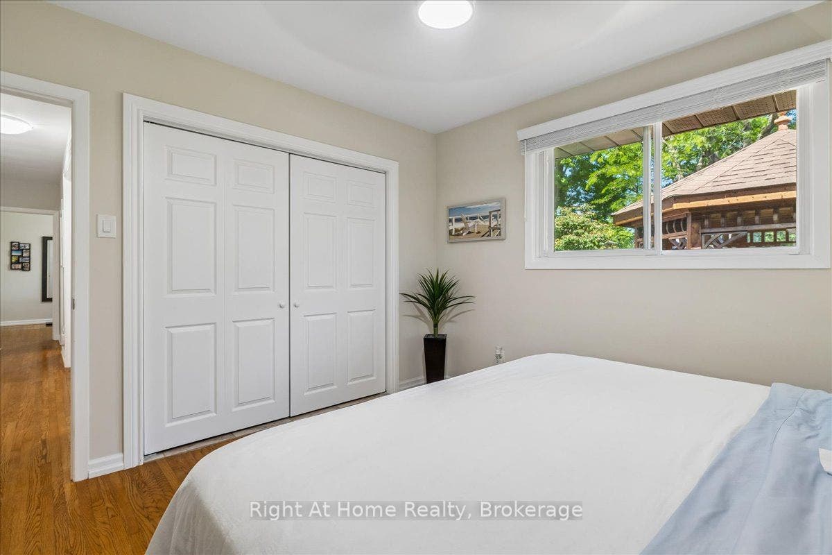 275 Kent Crescent, Burlington, Halton ON L7L 4T2