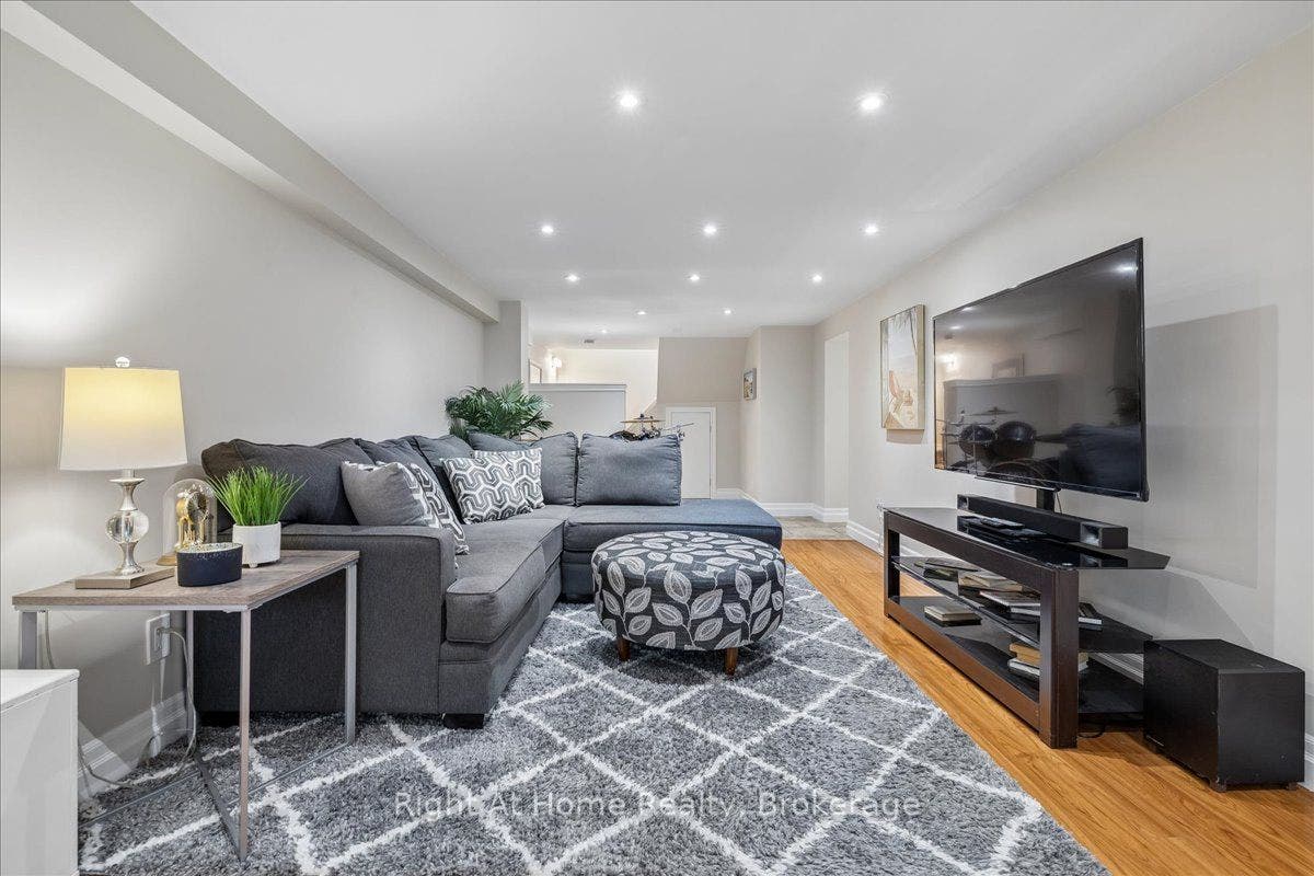 275 Kent Crescent, Burlington, Halton ON L7L 4T2