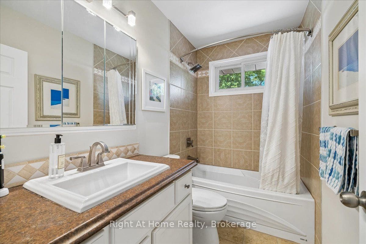 275 Kent Crescent, Burlington, Halton ON L7L 4T2