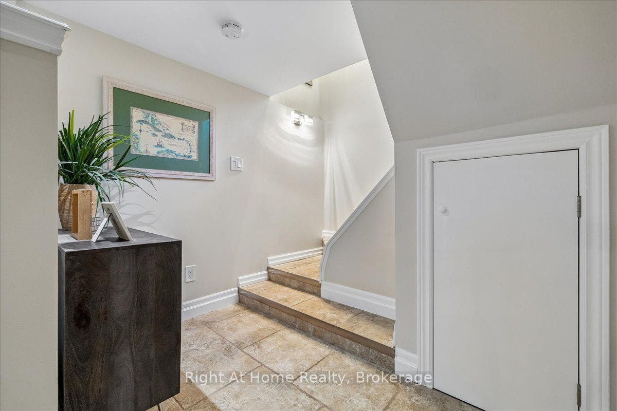 275 Kent Crescent, Burlington, Halton ON L7L 4T2