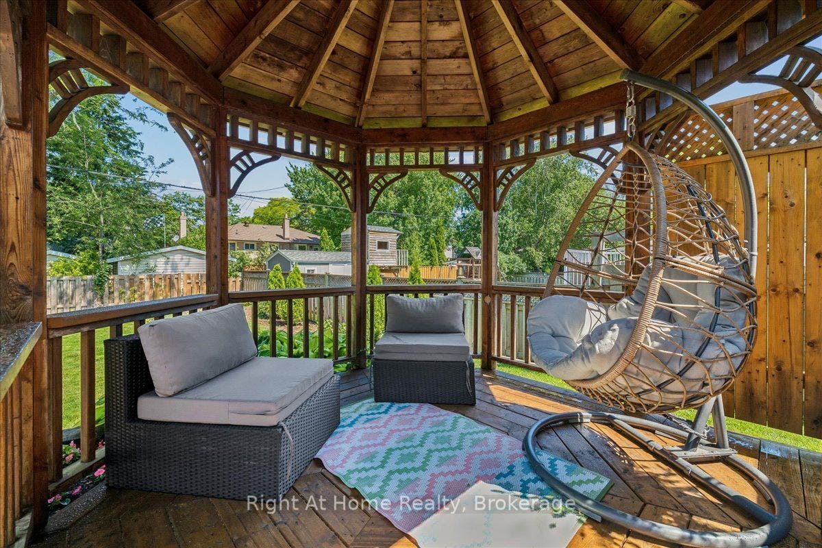 275 Kent Crescent, Burlington, Halton ON L7L 4T2
