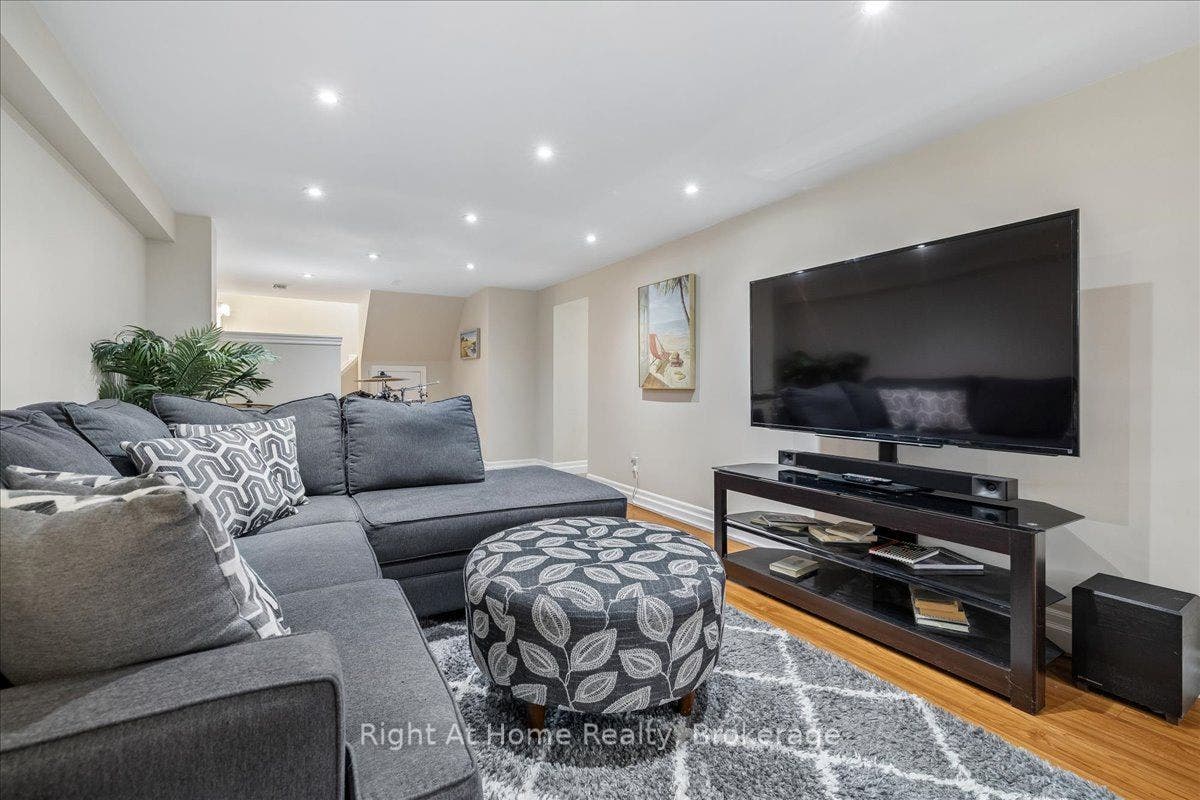 275 Kent Crescent, Burlington, Halton ON L7L 4T2