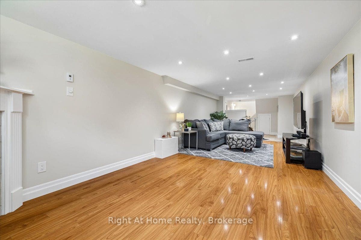 275 Kent Crescent, Burlington, Halton ON L7L 4T2