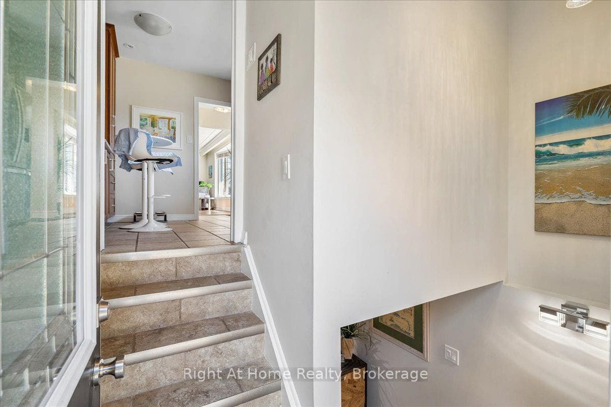 275 Kent Crescent, Burlington, Halton ON L7L 4T2