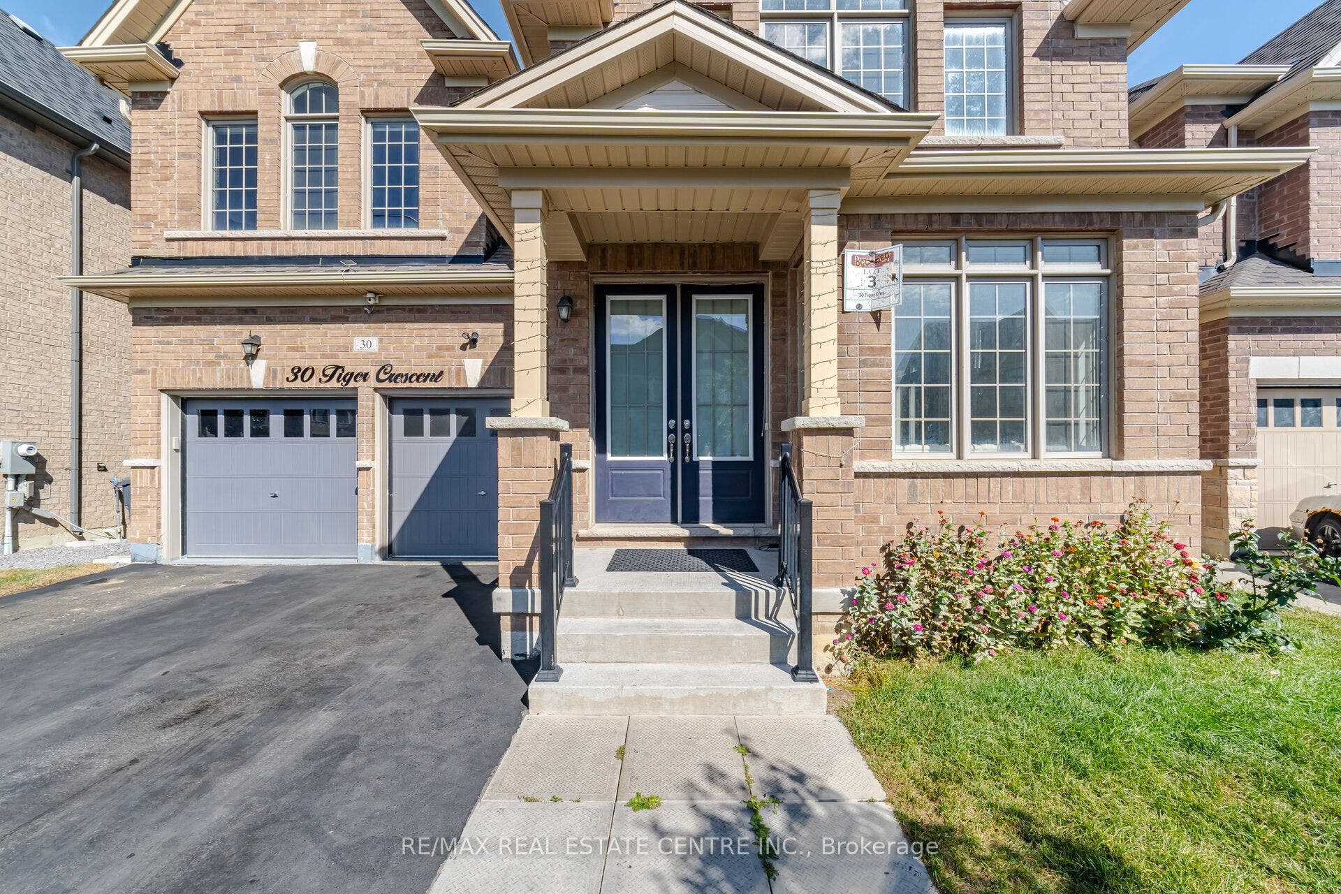 30 Tiger Crescent, Brampton, Peel ON L6R 4C1