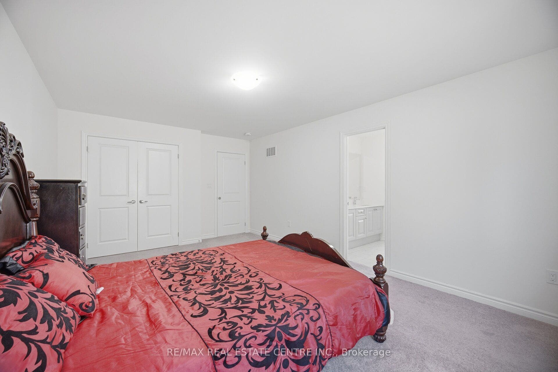 30 Tiger Crescent, Brampton, Peel ON L6R 4C1