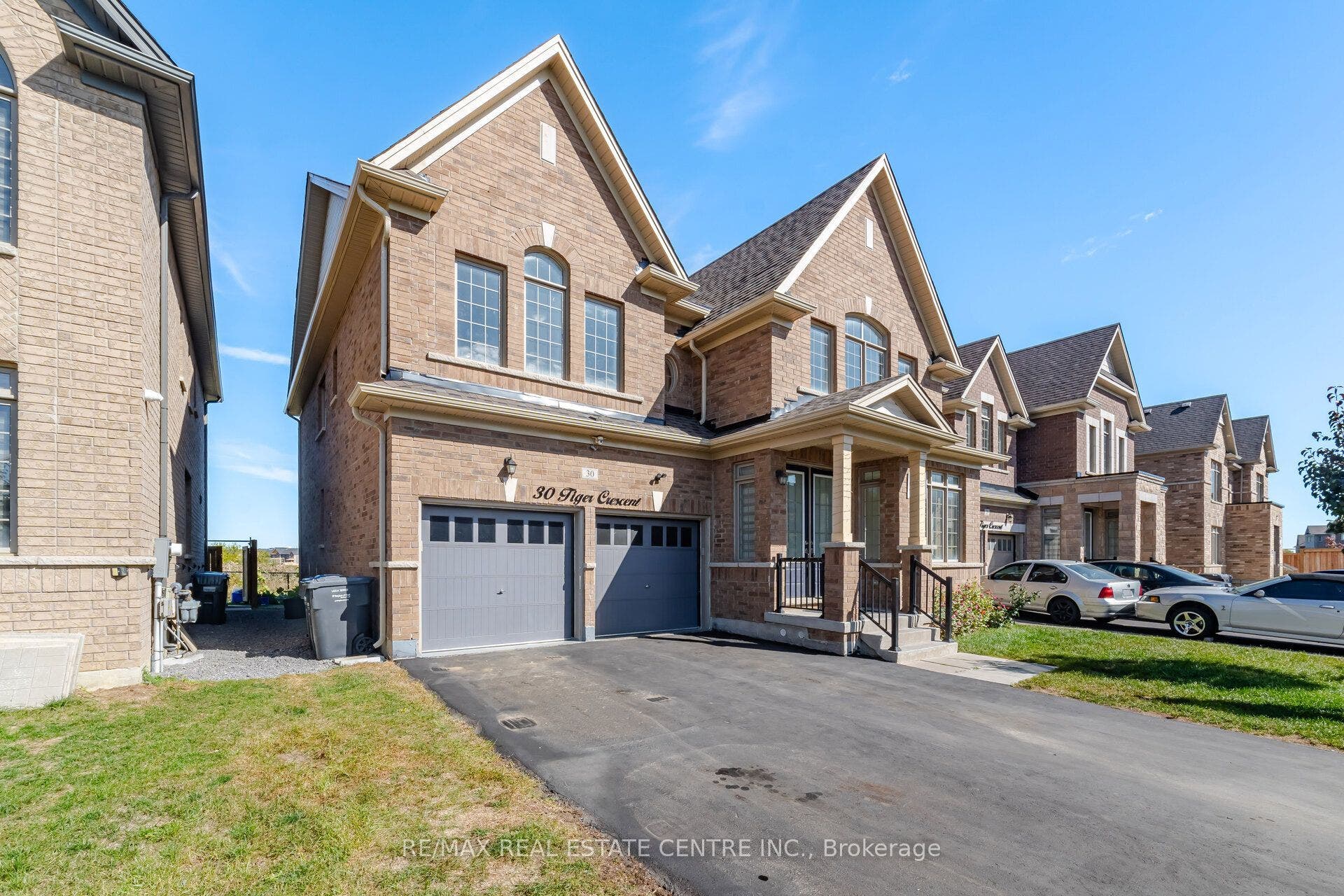 30 Tiger Crescent, Brampton, Peel ON L6R 4C1