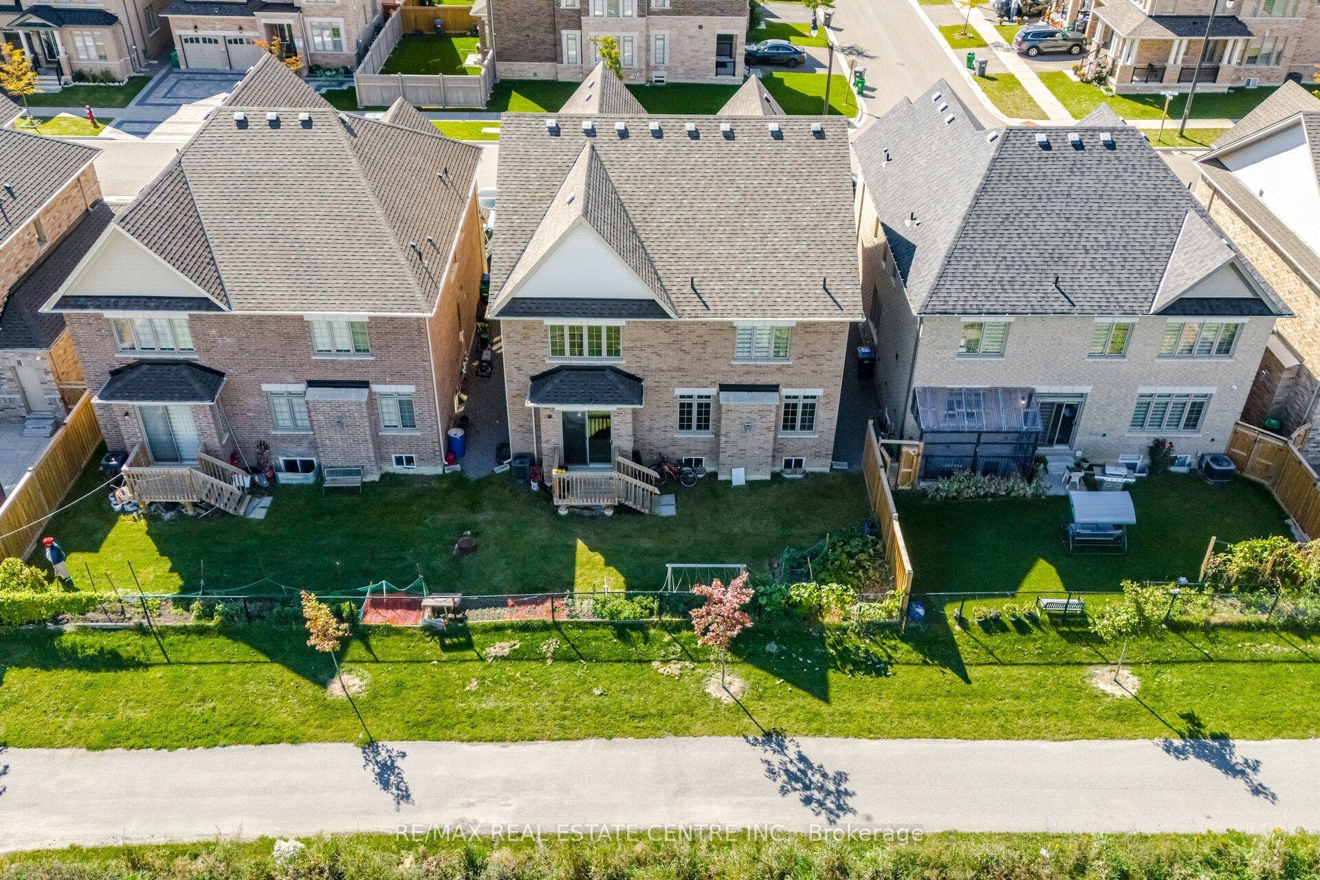 30 Tiger Crescent, Brampton, Peel ON L6R 4C1