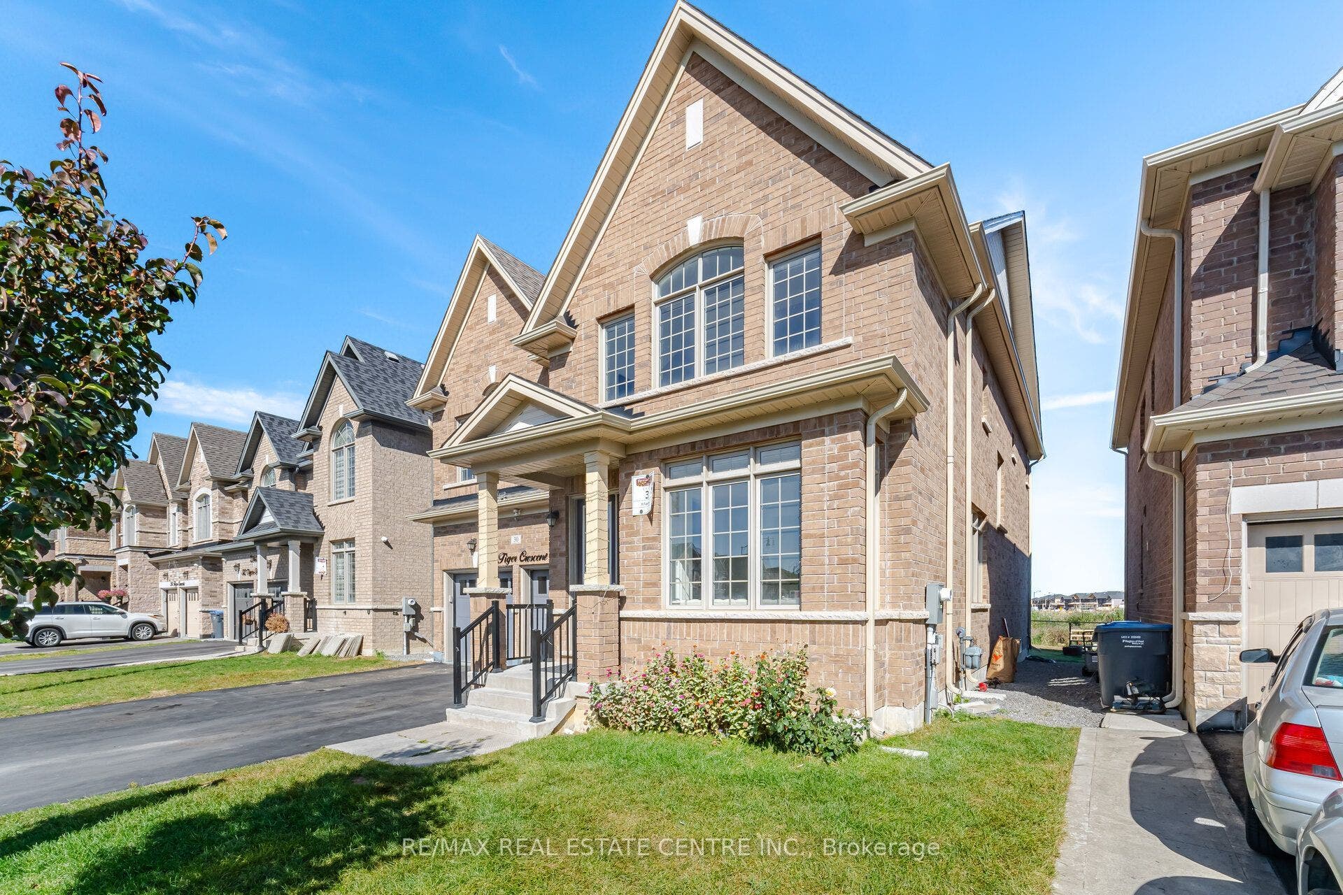30 Tiger Crescent, Brampton, Peel ON L6R 4C1