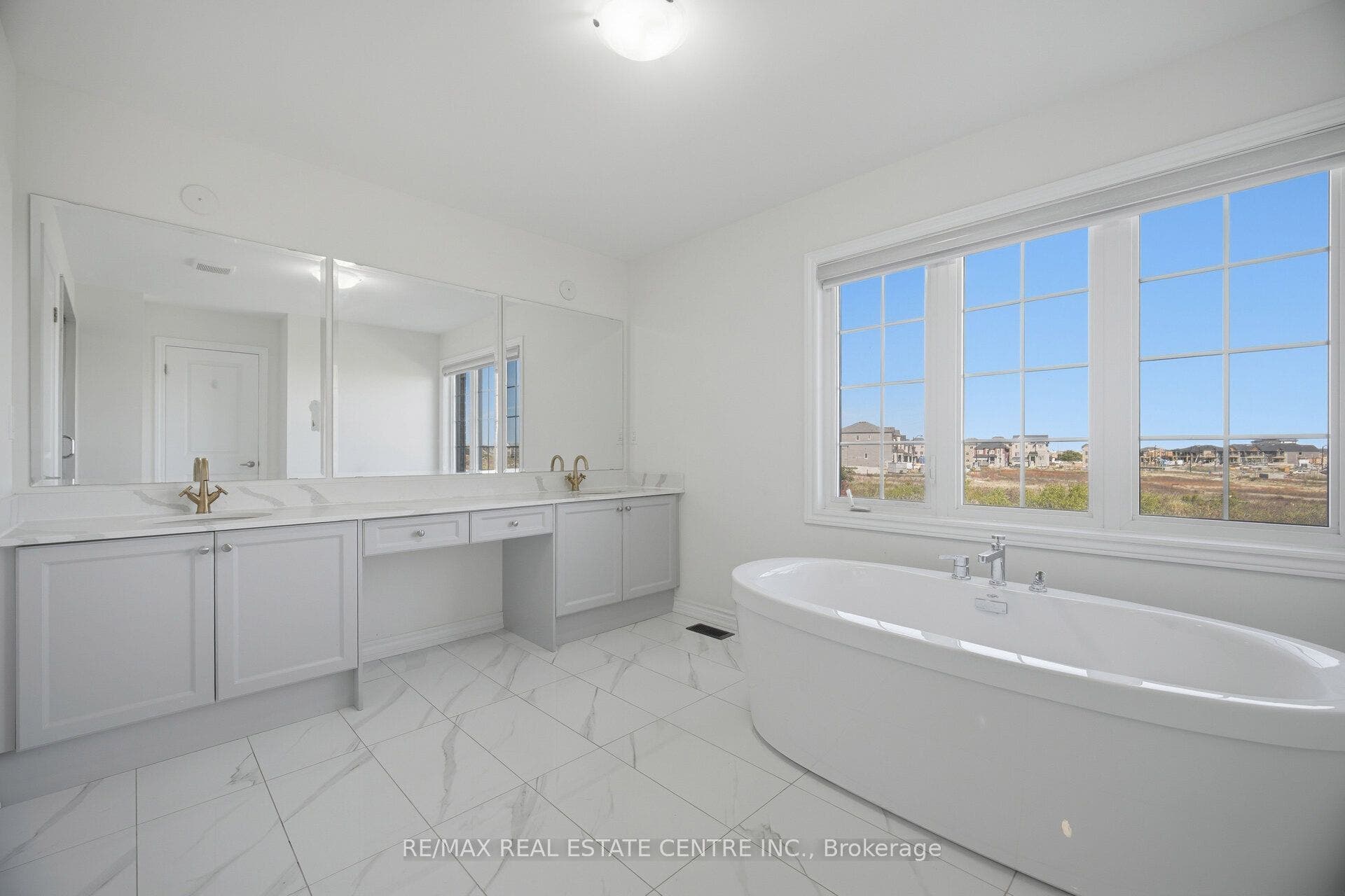 30 Tiger Crescent, Brampton, Peel ON L6R 4C1