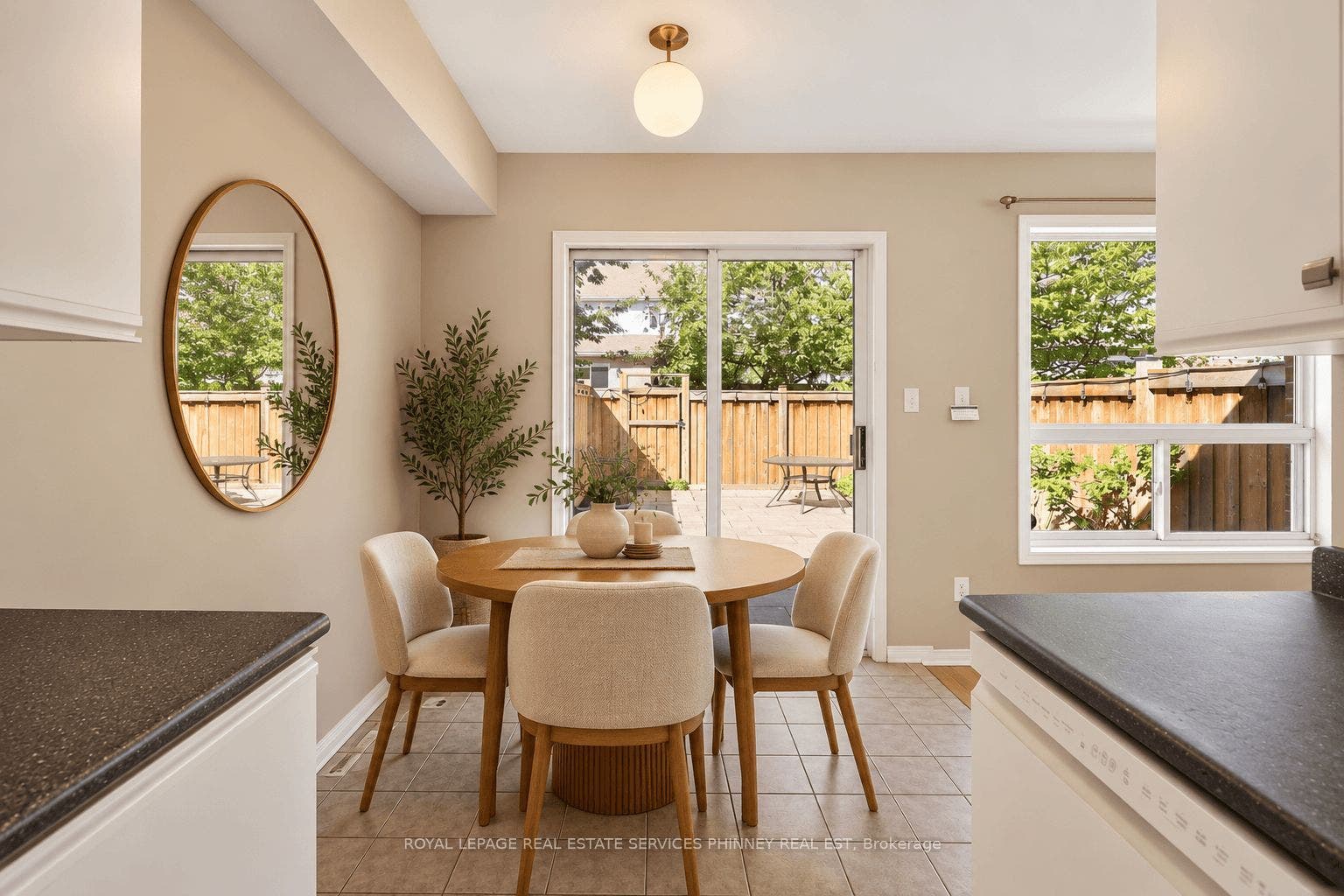 819 Village Green Boulevard, #27, Mississauga, Peel ON L5E 3H7