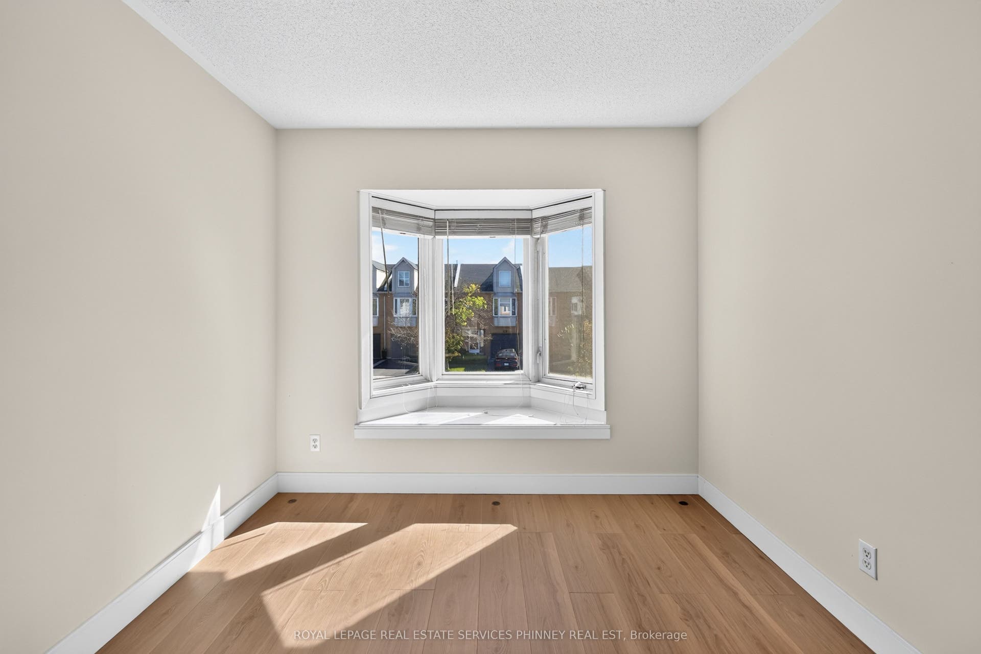 819 Village Green Boulevard, #27, Mississauga, Peel ON L5E 3H7