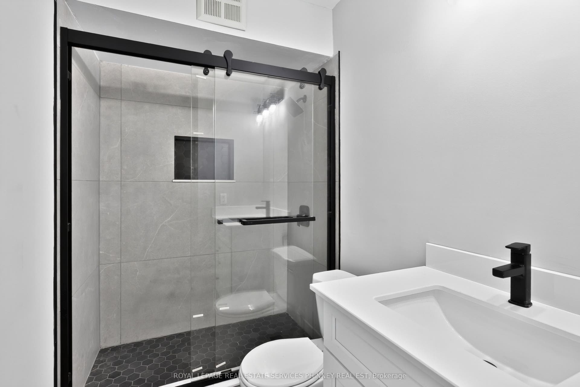 819 Village Green Boulevard, #27, Mississauga, Peel ON L5E 3H7