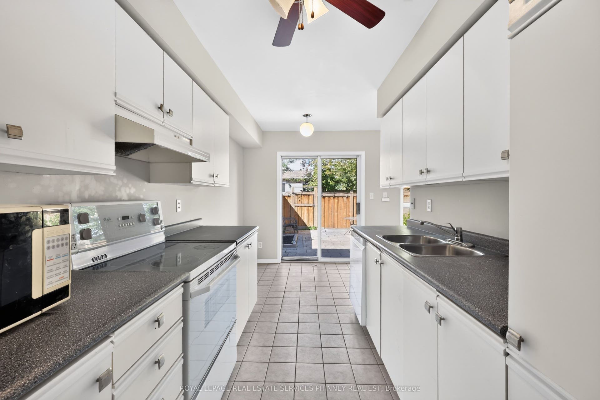 819 Village Green Boulevard, #27, Mississauga, Peel ON L5E 3H7