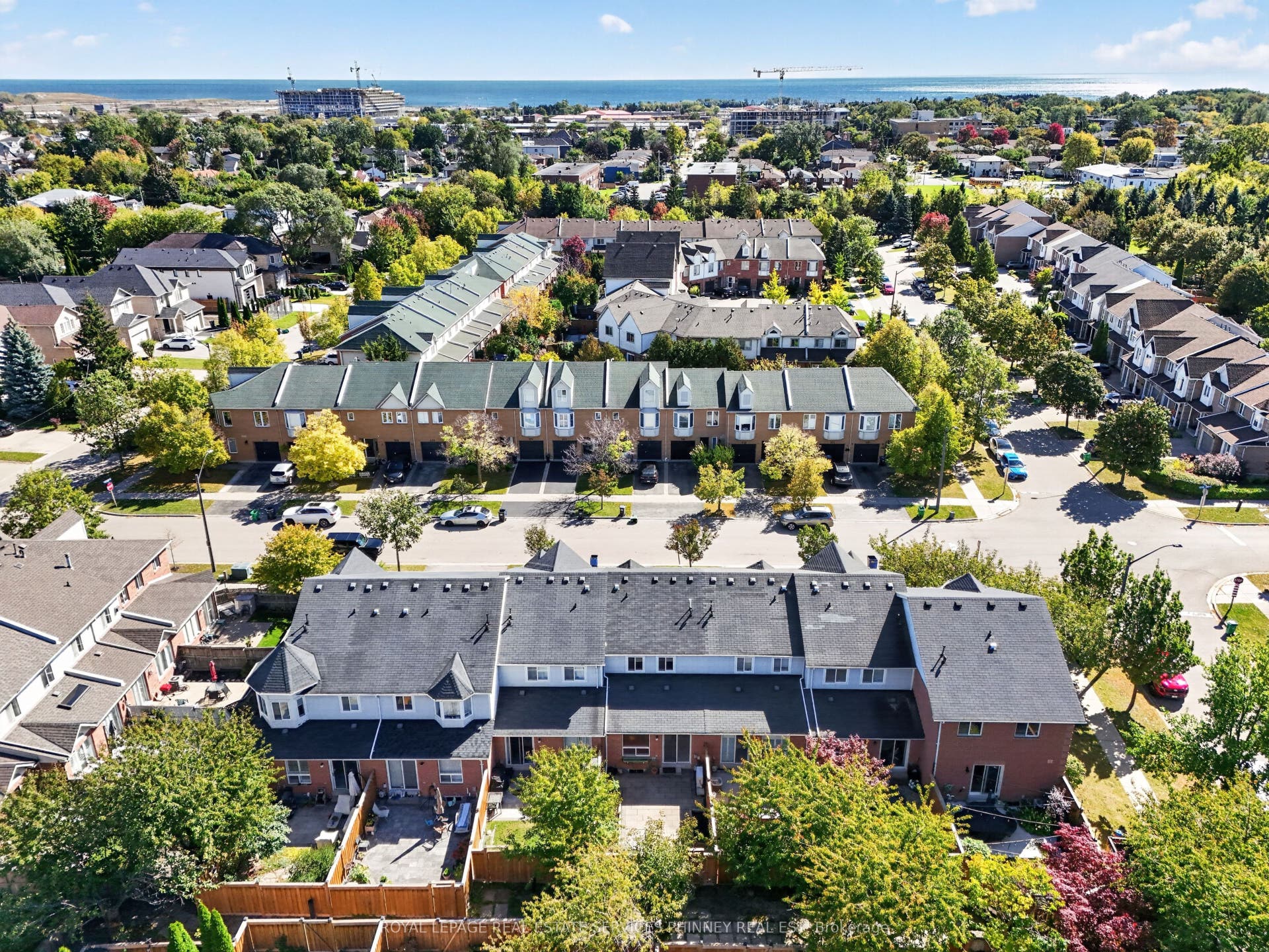 819 Village Green Boulevard, #27, Mississauga, Peel ON L5E 3H7