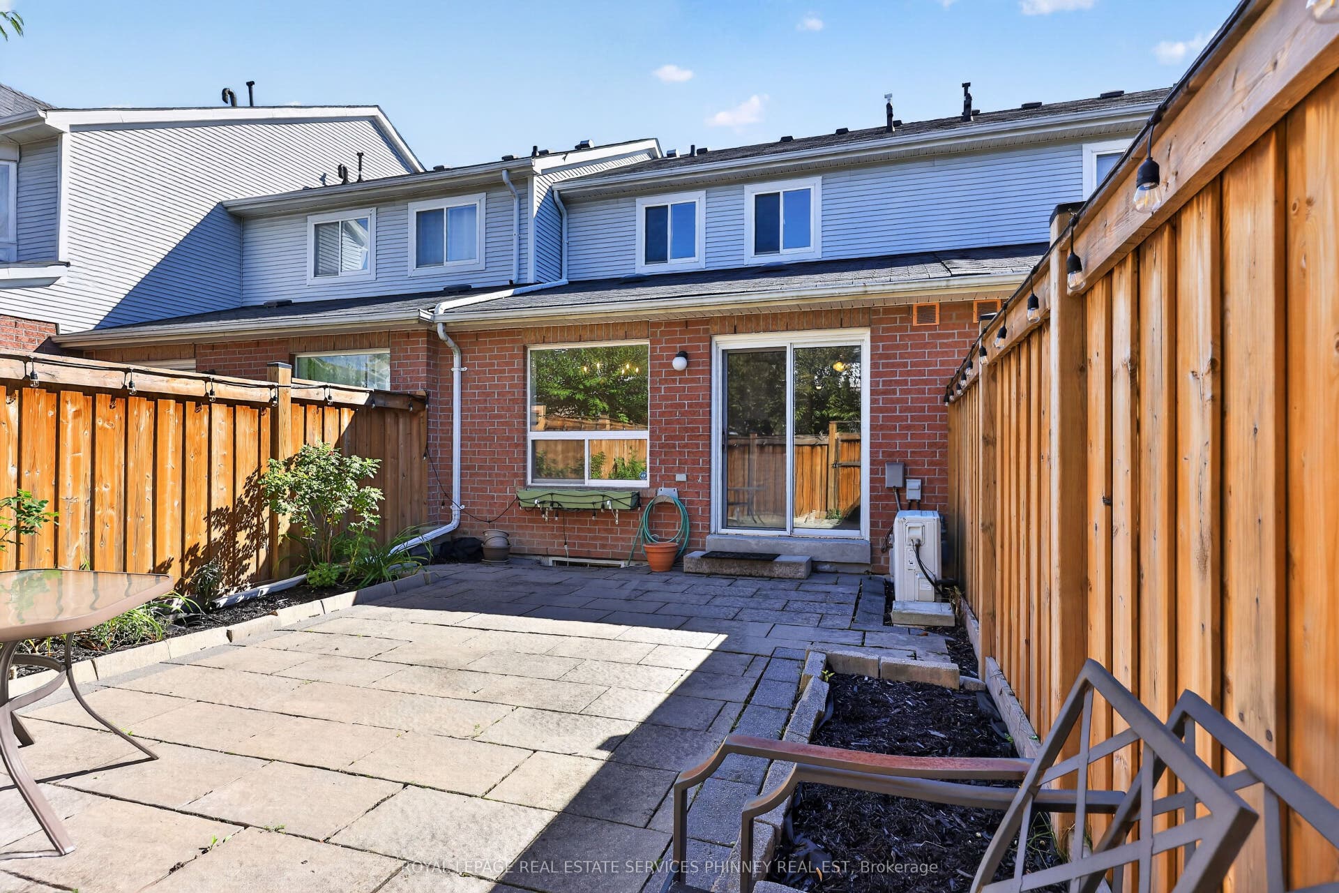 819 Village Green Boulevard, #27, Mississauga, Peel ON L5E 3H7